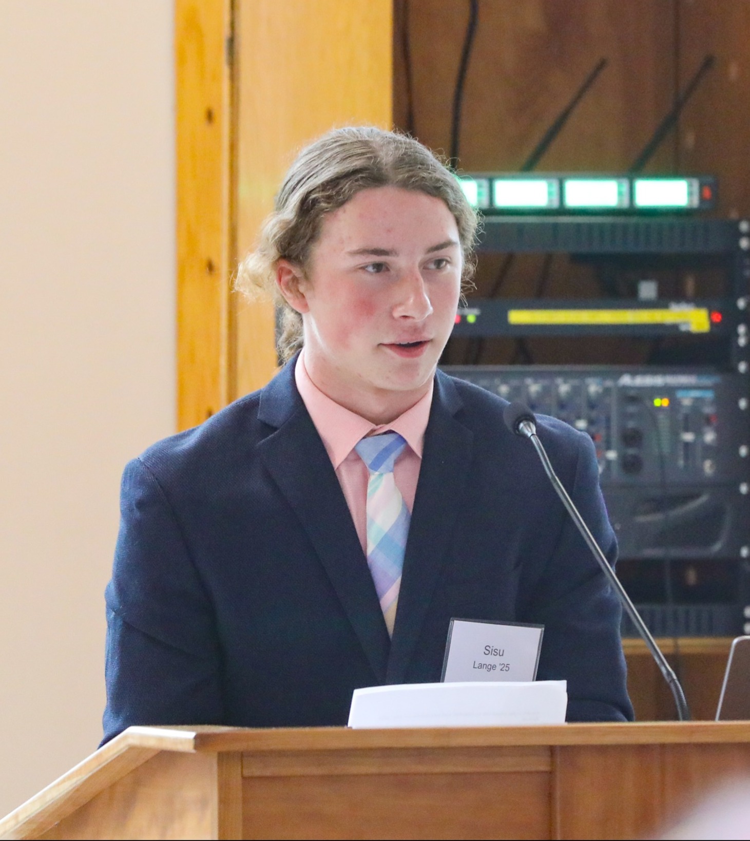 Sisu Lange delivers a speech at the Headmaster's Luncheon