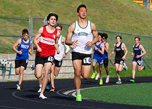 boys running track